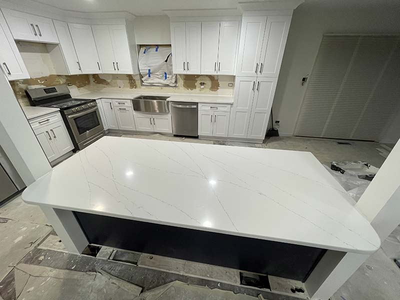 Premium marble, granite, and quartz countertop slabs available in Chicago